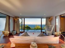 Villa Malimbu Cliff, Master Suite